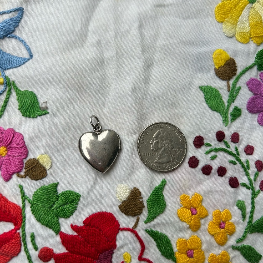 925 Sterling Silver Mother Of Pearl Locket (2 for $40) - Picture 2 of 3